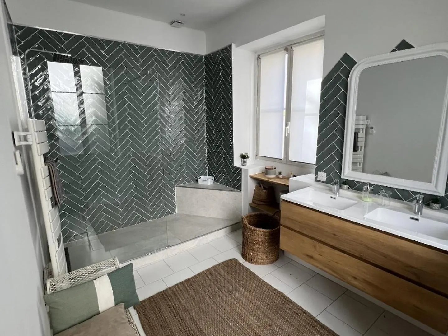 Superbe Appartement De 105 M2, Hyper Centre Avec Terrasse, Parking, A 5 Min De La Mer Nice 0*,  France