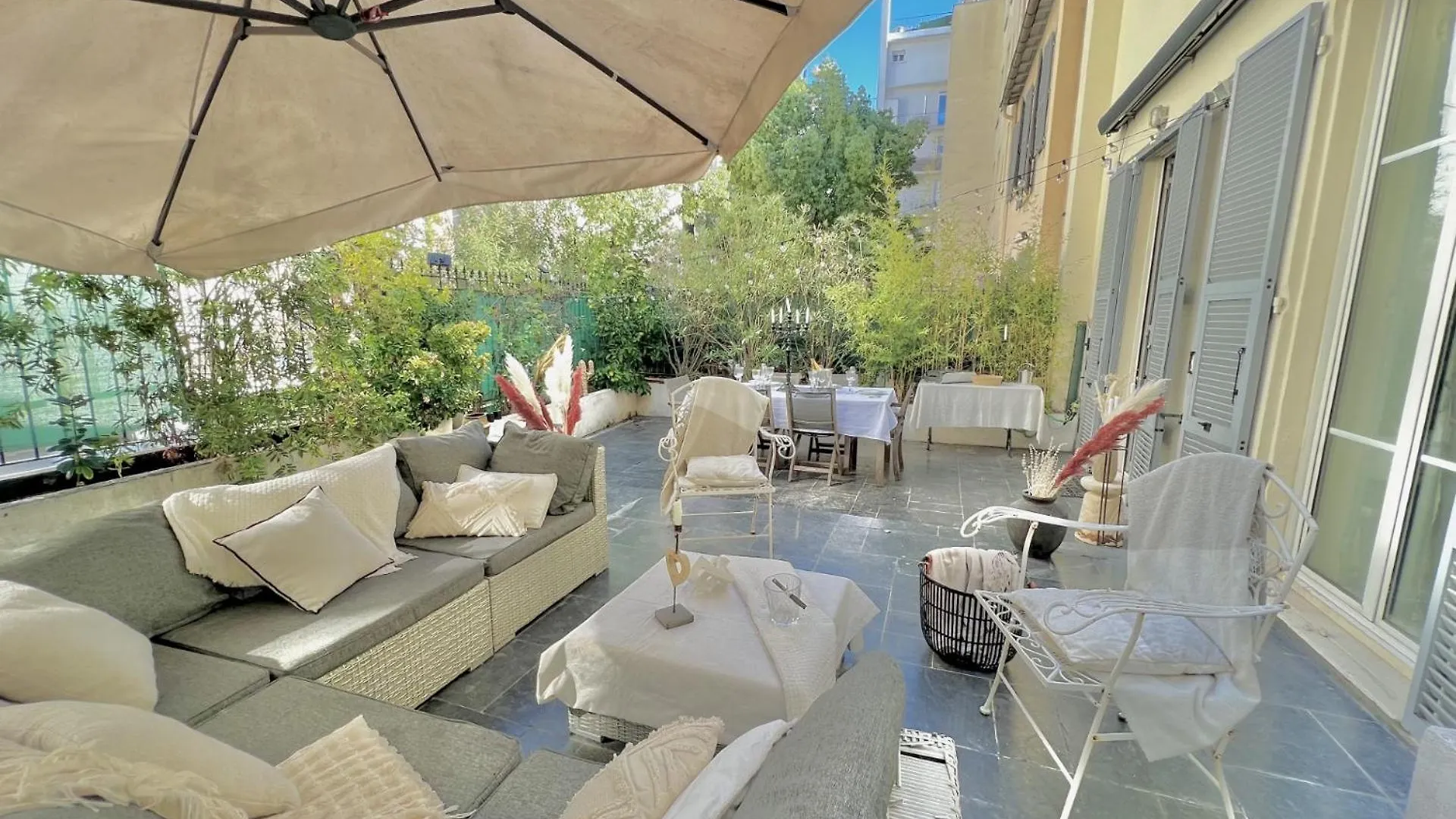 Superbe Appartement De 105 M2, Hyper Centre Avec Terrasse, Parking, A 5 Min De La Mer Nice