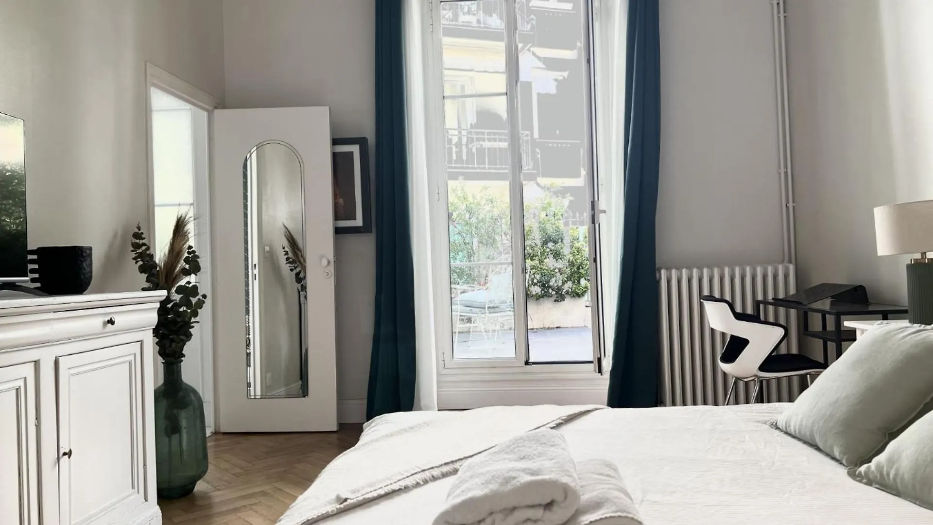 Apartment Superbe Appartement De 105 M2, Hyper Centre Avec Terrasse, Parking, A 5 Min De La Mer Nice