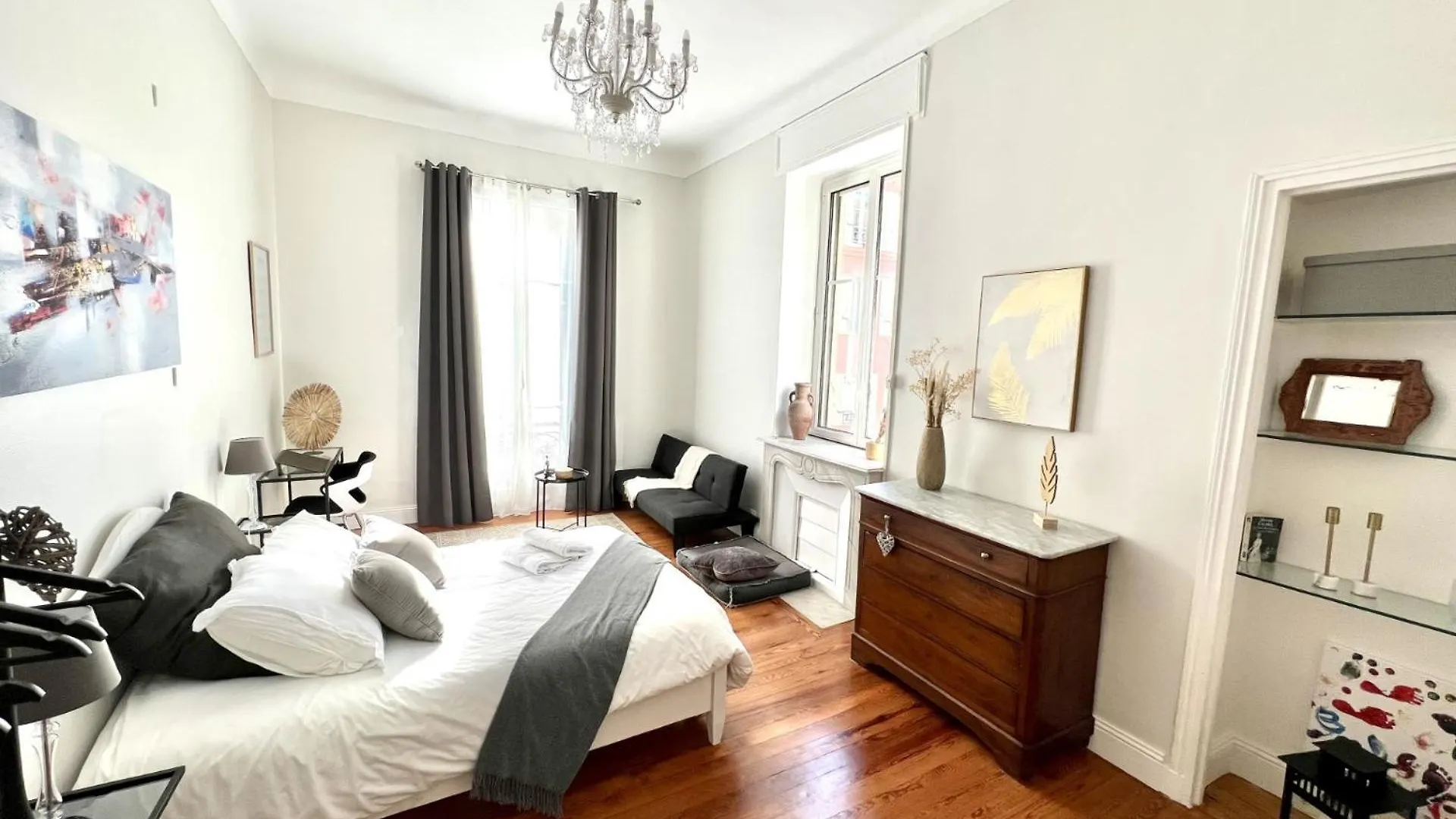 Apartment Superbe Appartement De 105 M2, Hyper Centre Avec Terrasse, Parking, A 5 Min De La Mer Nice France