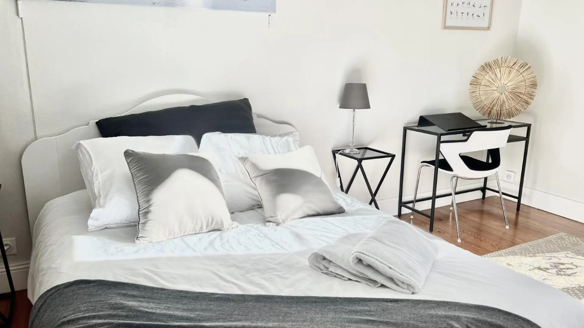 Superbe Appartement De 105 M2, Hyper Centre Avec Terrasse, Parking, A 5 Min De La Mer Nice France